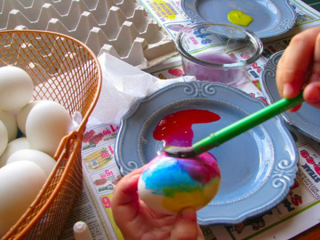 Hippy Trippy Tie-Dyed Easter Eggs & Green Eggs and Ham Recipe