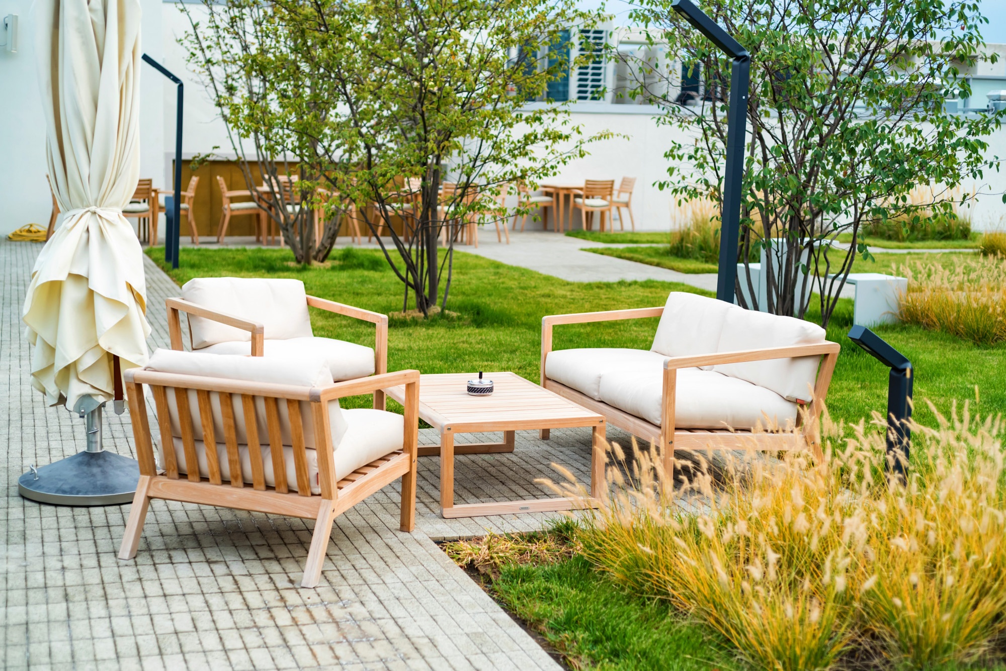 How to Improve Your Backyard: 10 Tips for a Beautiful Outdoor Space