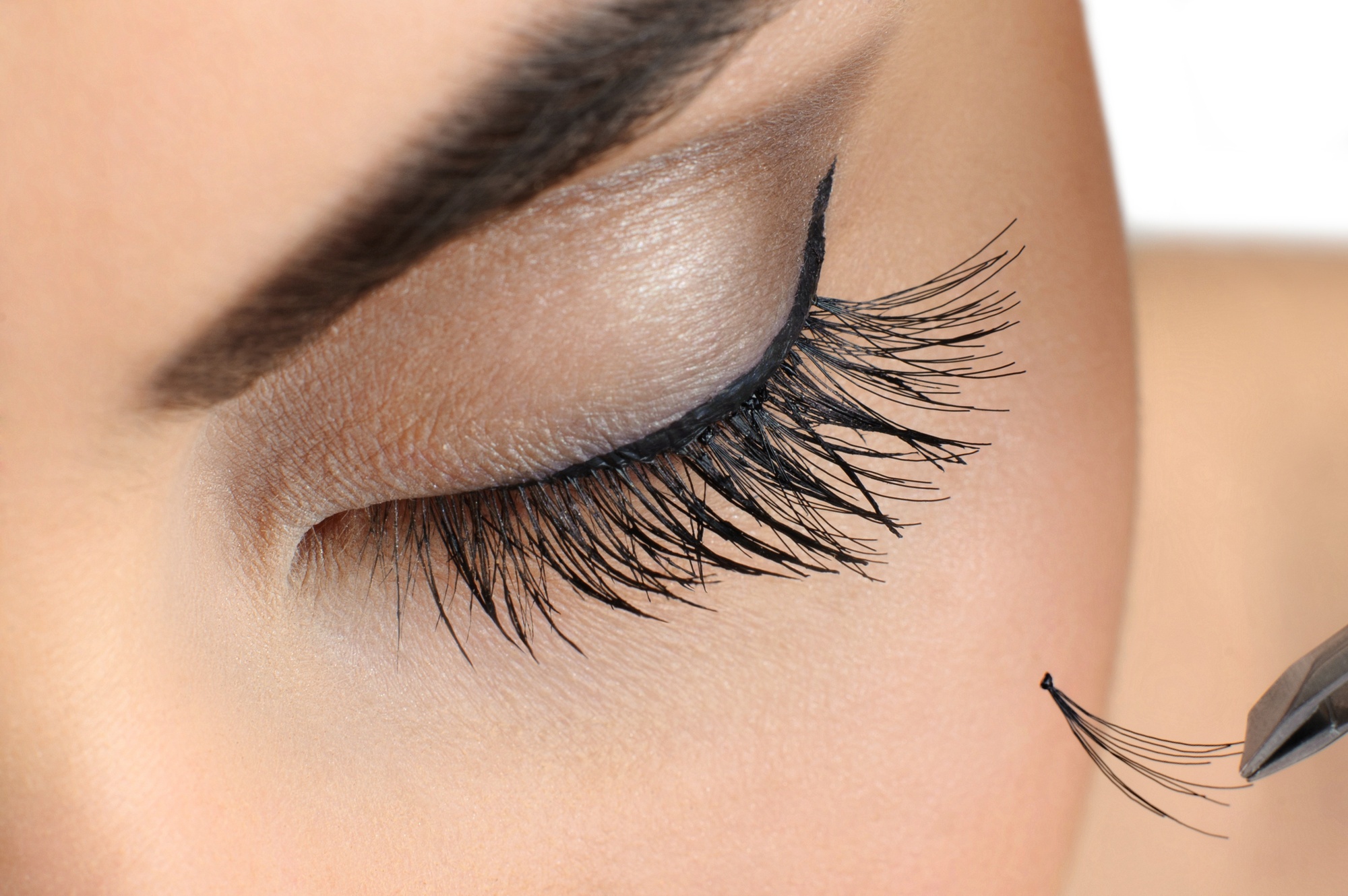 5 Ways False Eyelashes Can Totally Change Your Look