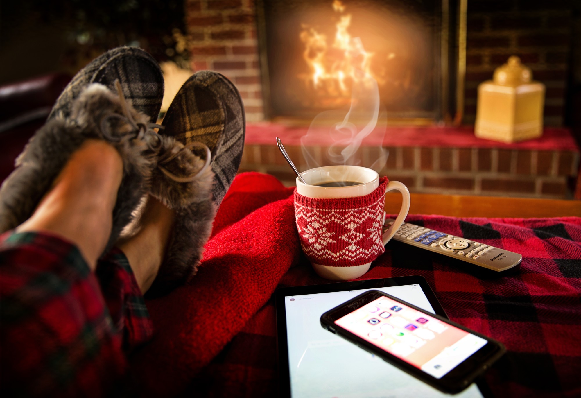 20 Cozy Things That Make Staying at Home During the Quarantine Fun