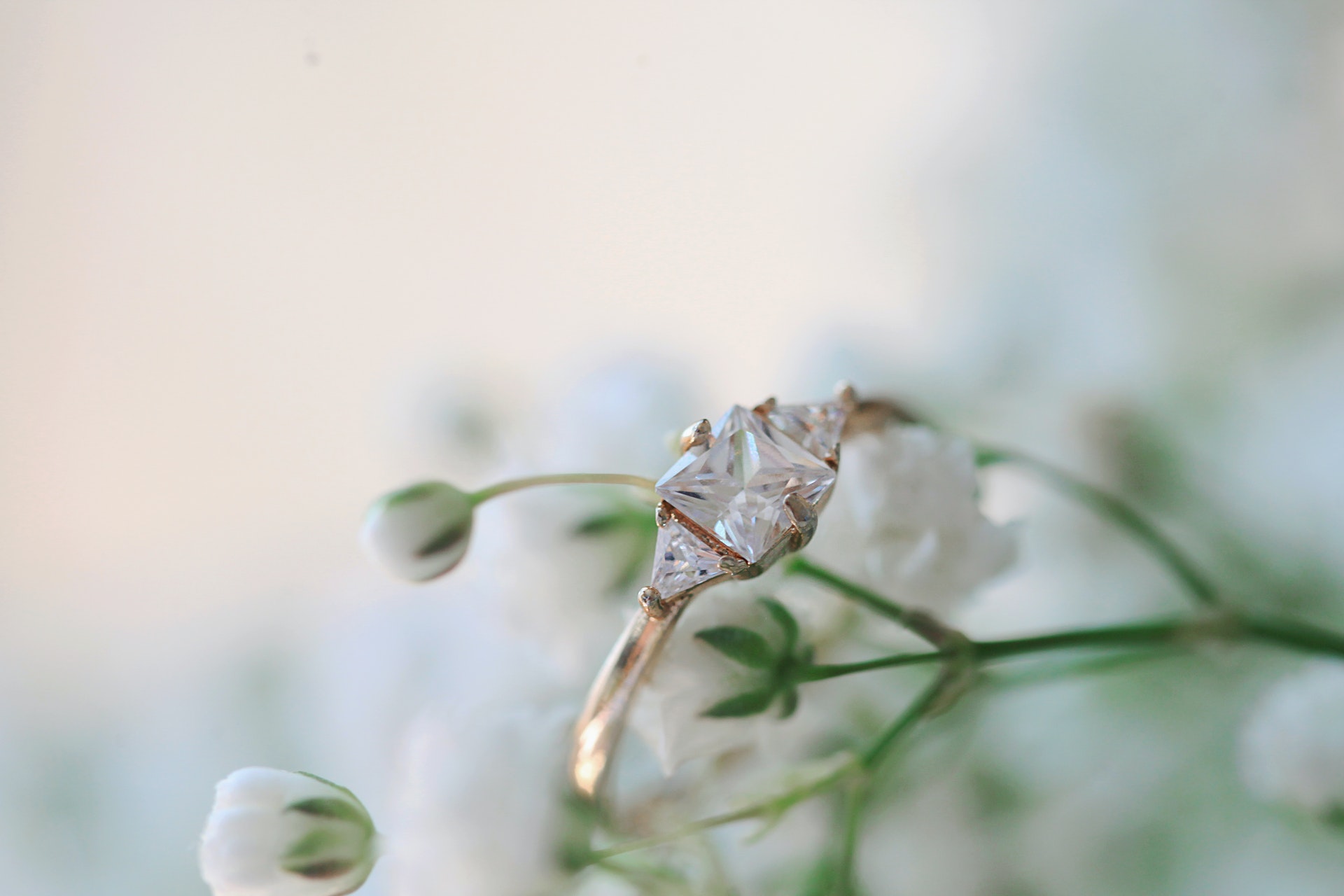 9 Tips to Pick the Perfect Engagement Ring