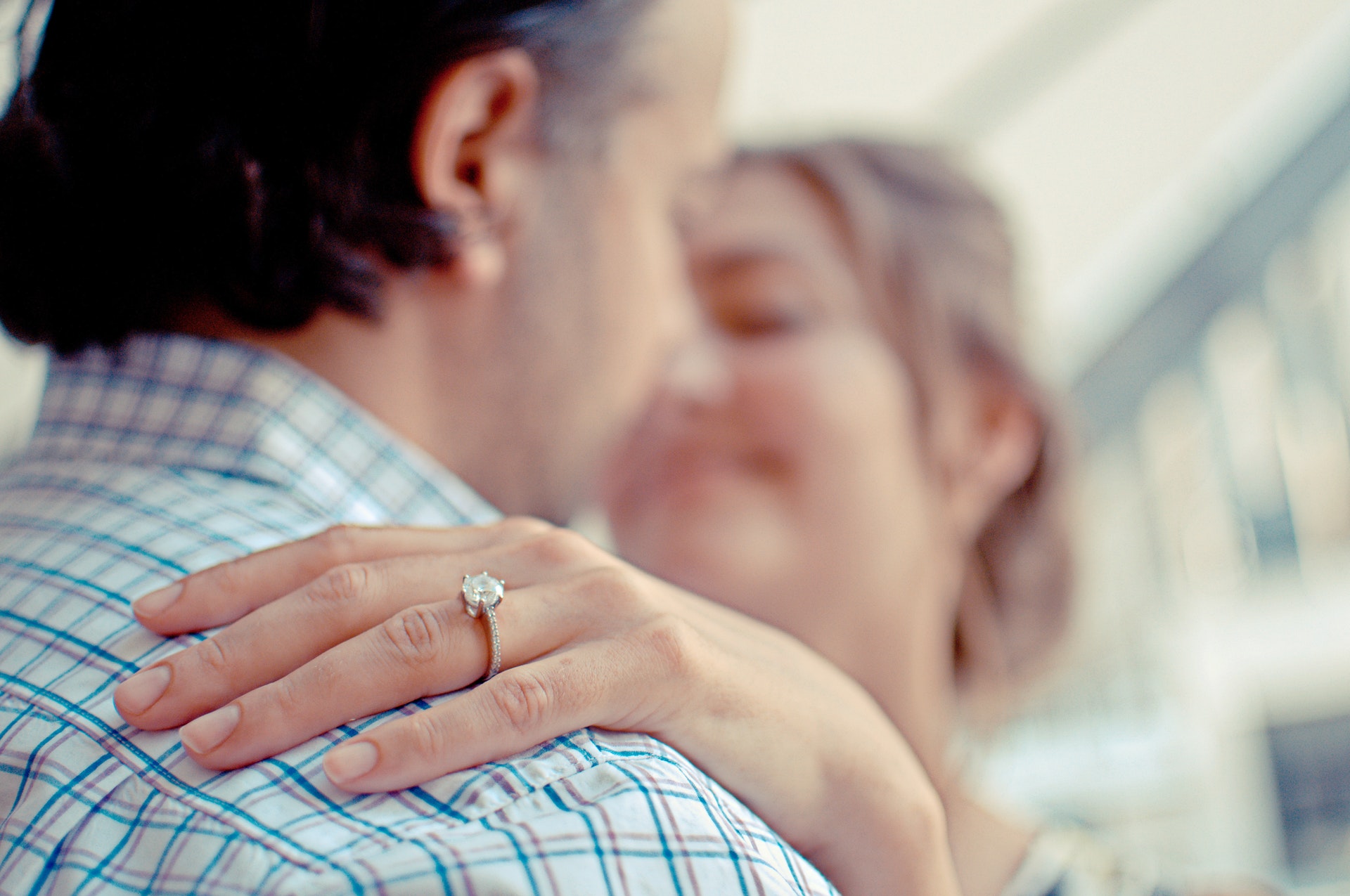 9 Tips to Pick the Perfect Engagement Ring