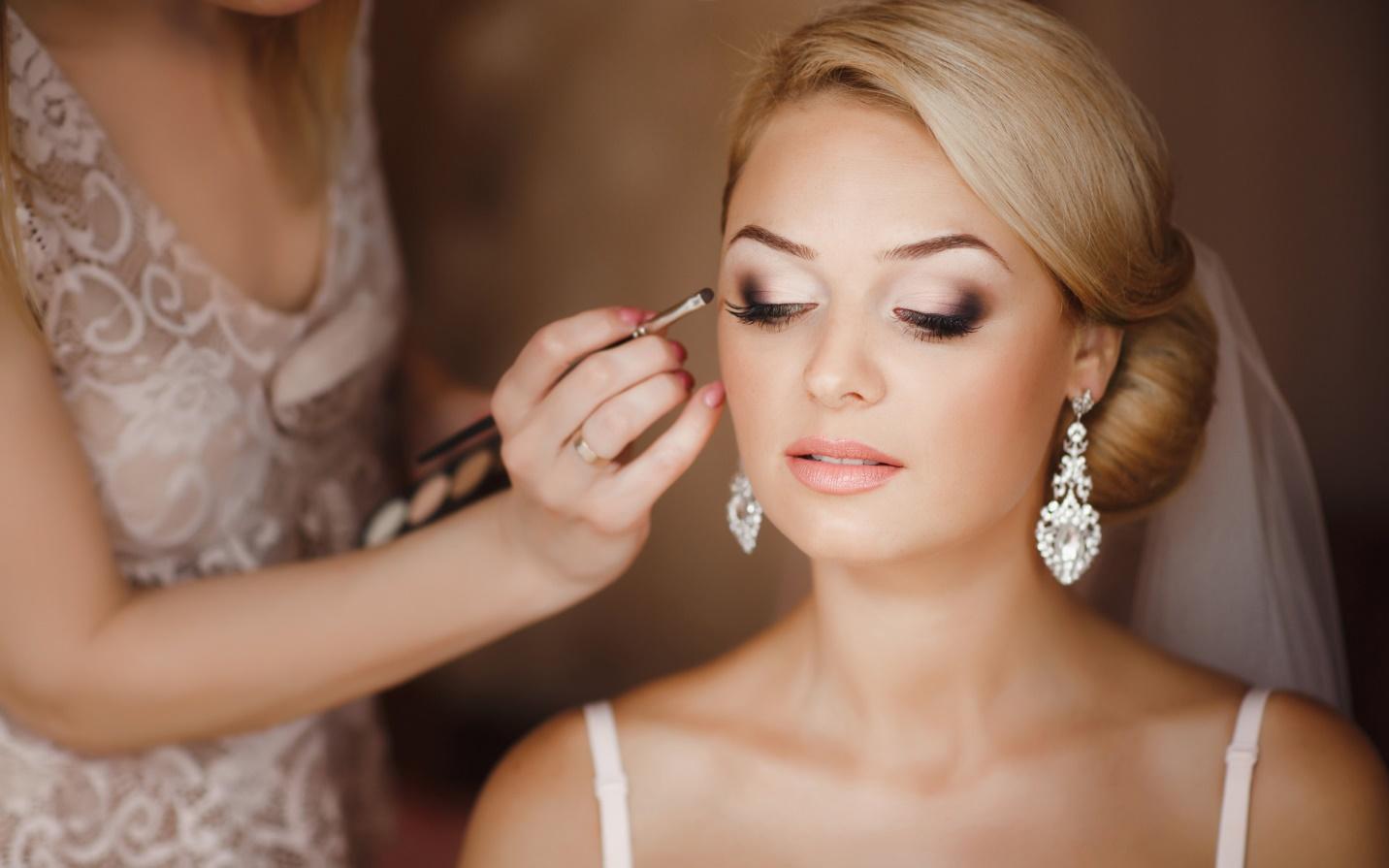 How to Choose a Vancouver Natural Makeup and Bridal Hair Artist?