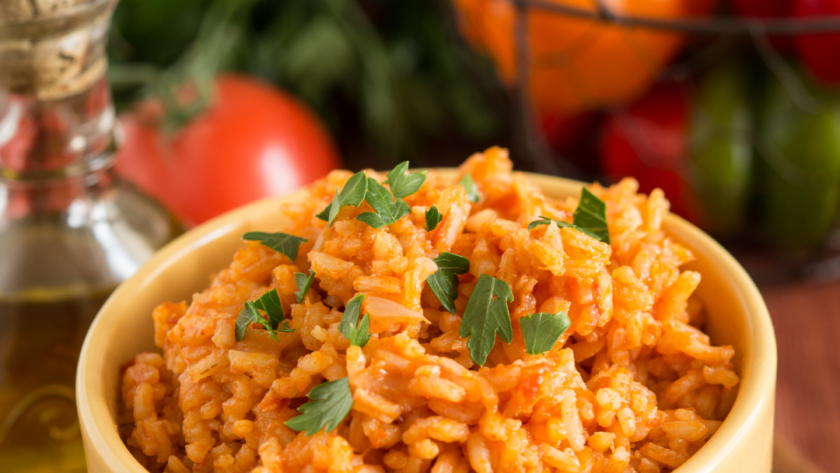 Ready for a spicy dish? Hands on this recipe for a genuine Mexican Arroz Rojo