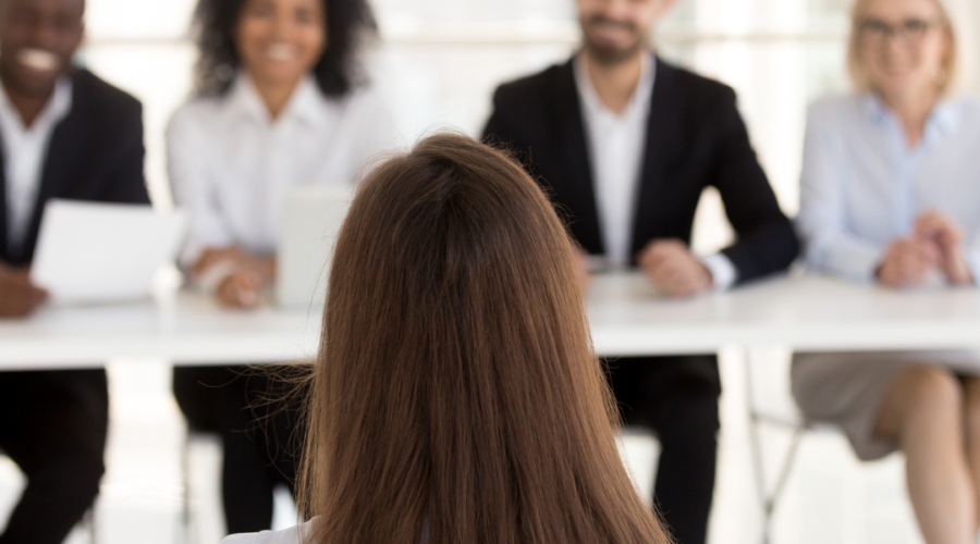 Tips For Freshers: 6 Essential Items To Bring To a Job Interview
