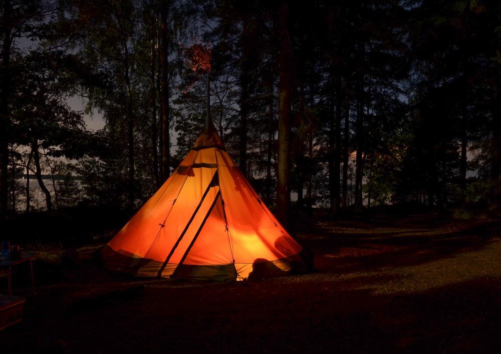 Couples' top 10 camping hacks