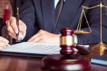 7 Factors to consider while hiring a compensation lawyer