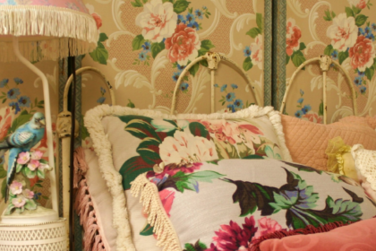 Make Your Bedroom Beautiful with Vintage Style