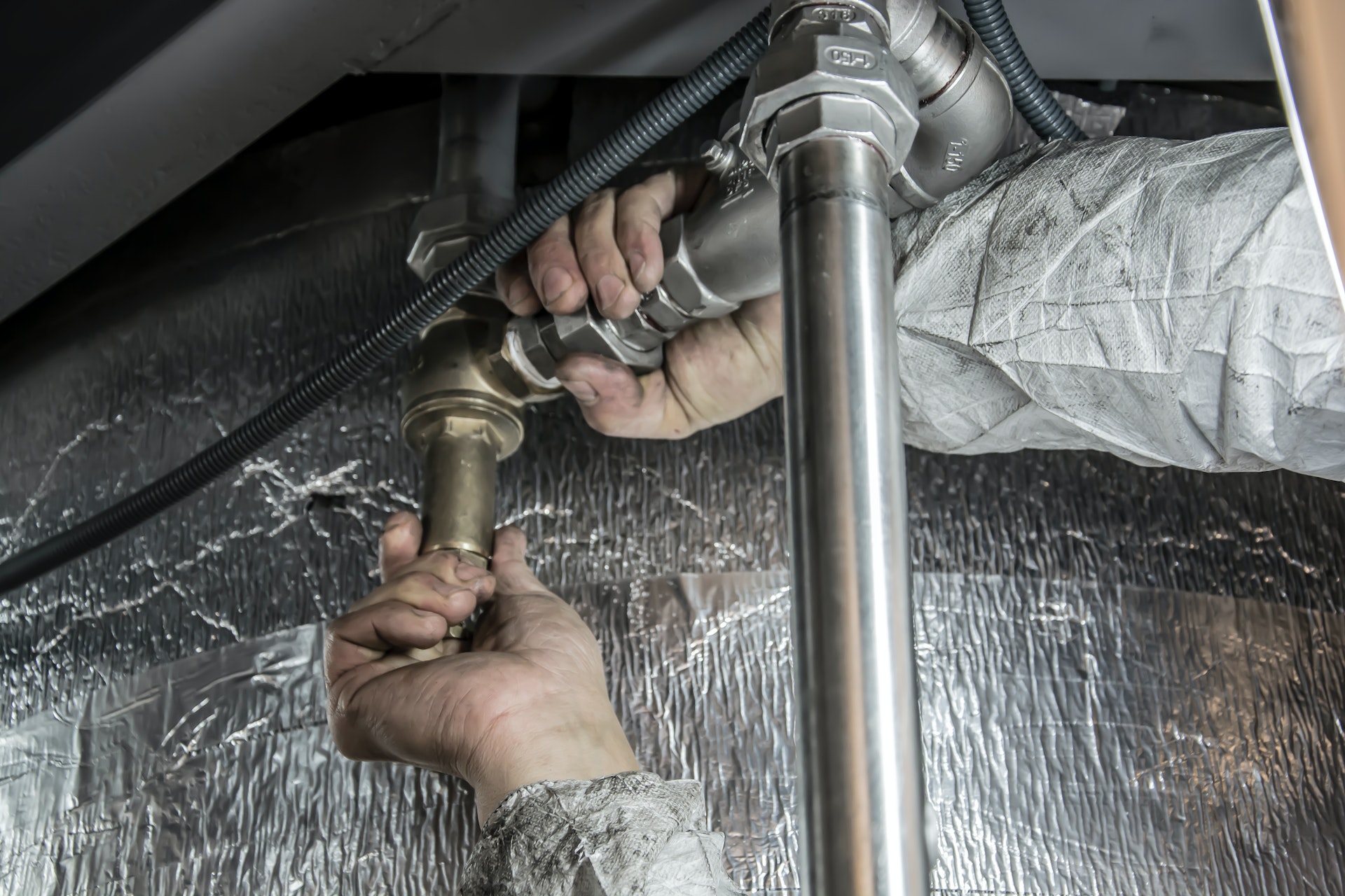 Choosing a Plumber: Questions to Ask Before You Hire a Plumber 

